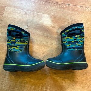Bogs winter boots in great condition - toddler size 8